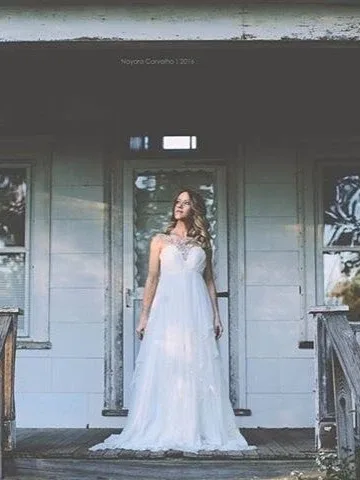 Bridal hair worn long and waved, at the ceremony location